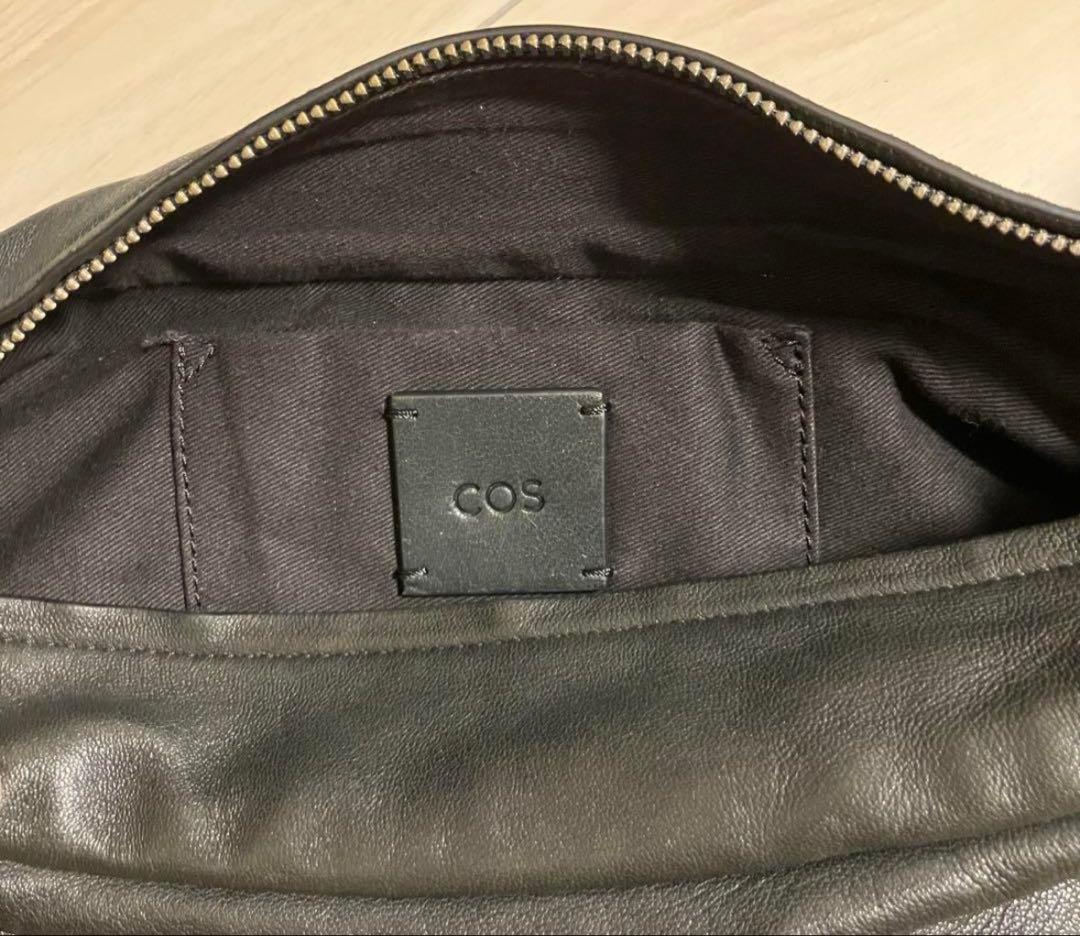 COS コス　レザー クロスボディ プリーツベルトバッグ ブラック