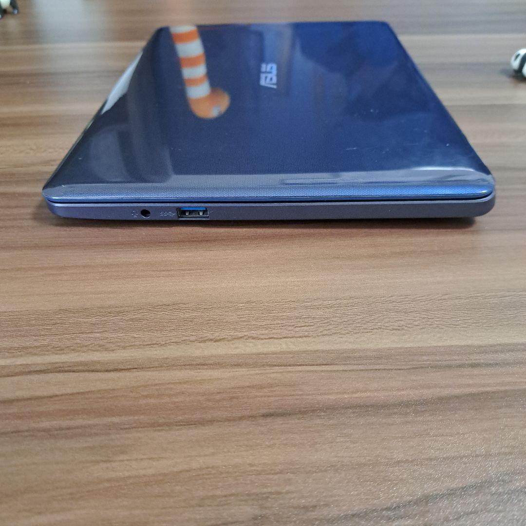 ASUS　ノートパソコン