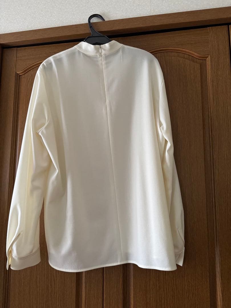 新品未使用　Theory ハイネック長袖シャツ アイボリー 038