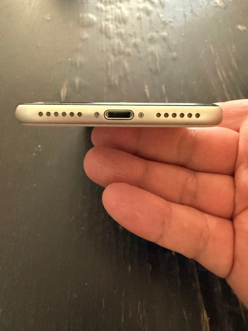 Apple iPhone SE 第三世代　64GB