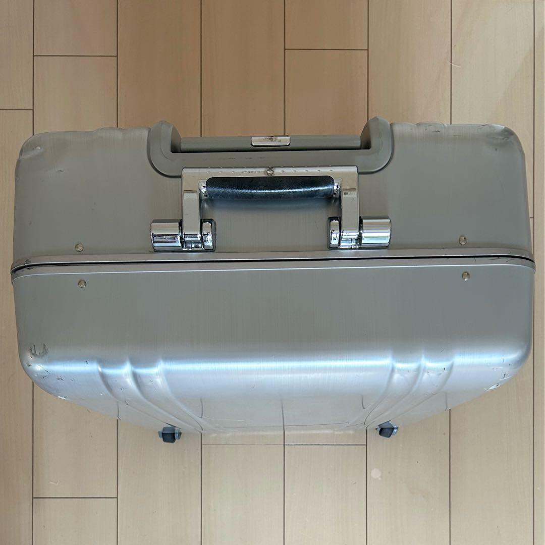 ZERO HALLIBURTON ゼロハリバートン 4輪大型スーツケース