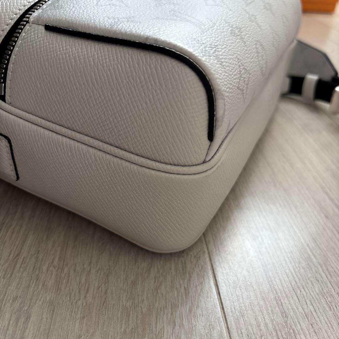 ルイヴィトン　タイガラマ アウトドア メッセンジャー　ショルダーバッグ