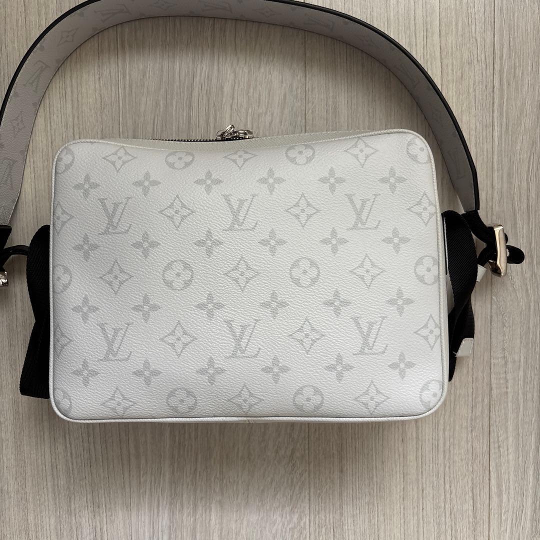 ルイヴィトン　タイガラマ アウトドア メッセンジャー　ショルダーバッグ