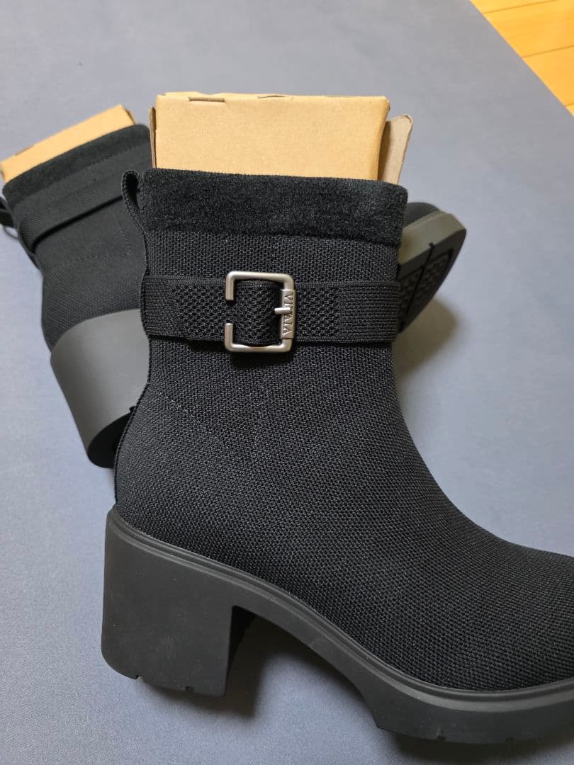 VIVAIA スクエアトゥ 撥水加工 ヒールブーツ