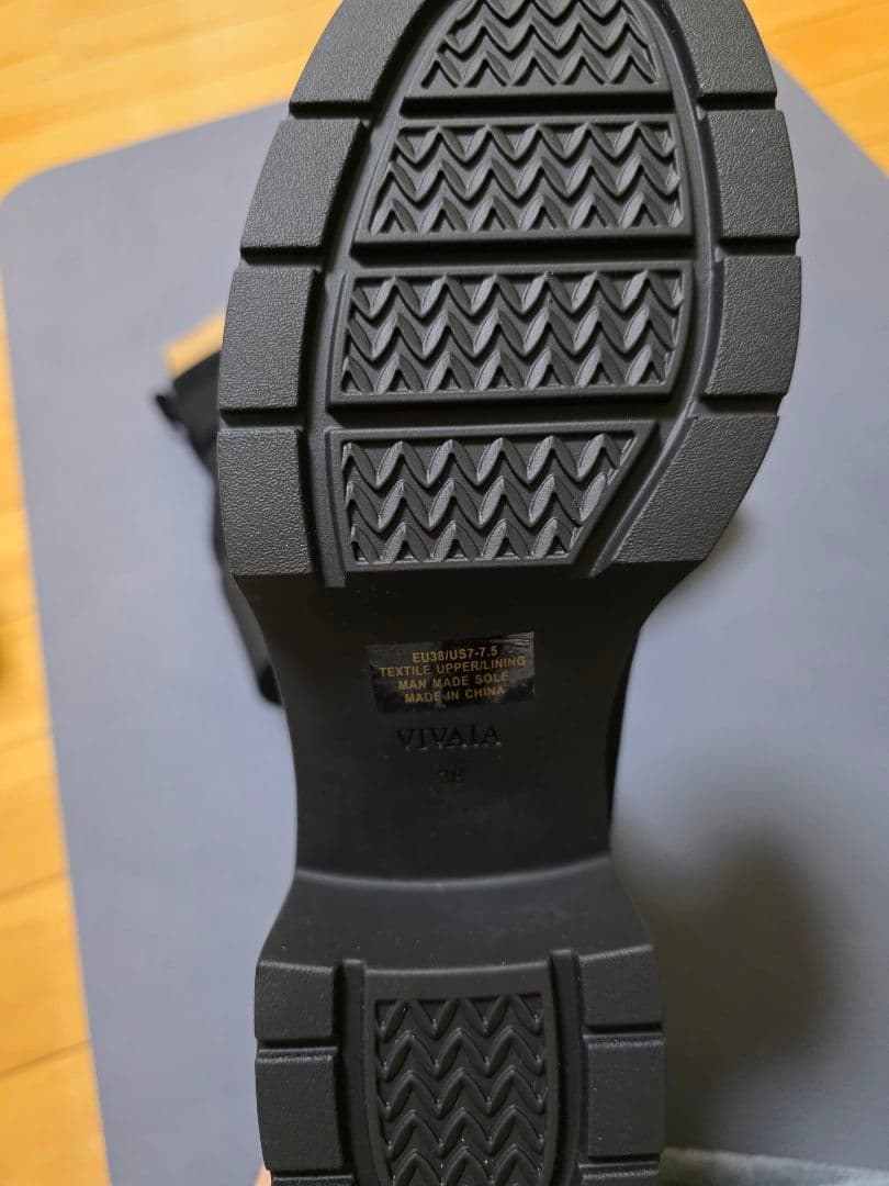 VIVAIA スクエアトゥ 撥水加工 ヒールブーツ