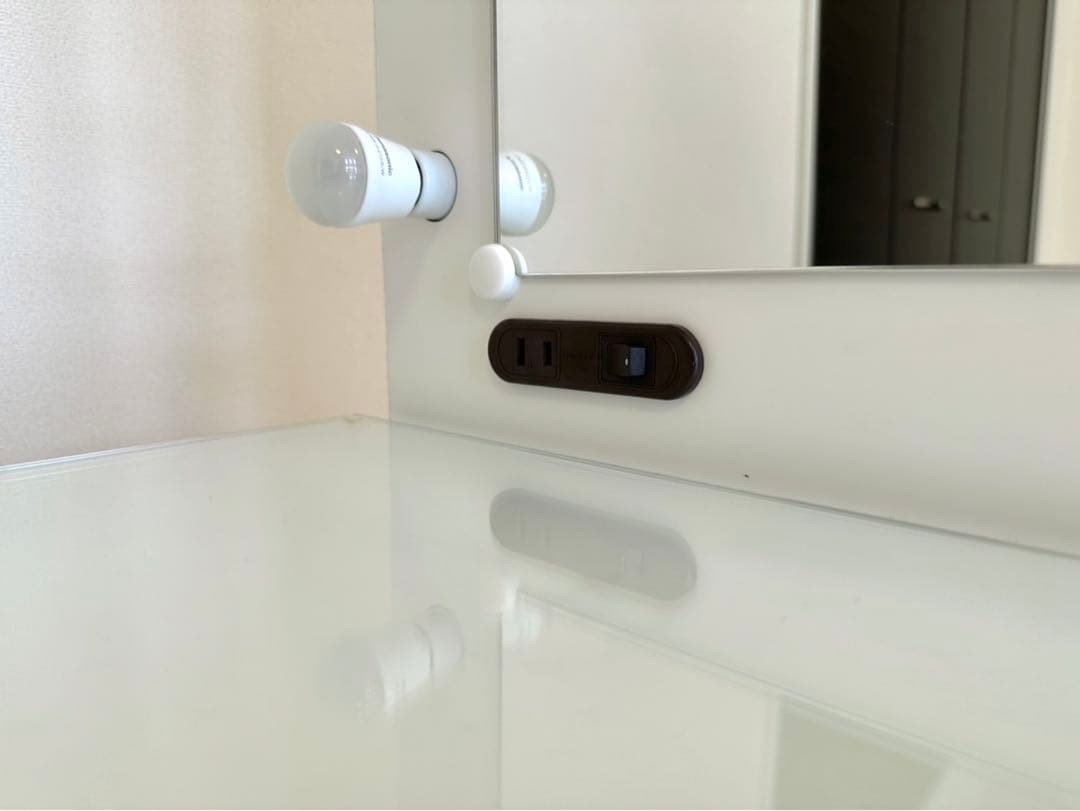 dinosLEDライト付きドレッサー