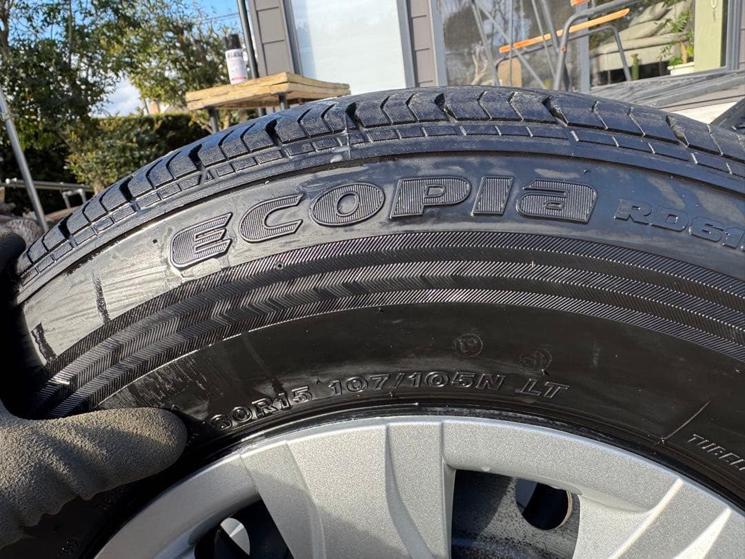 ハイエース純正　ブリヂストン 15インチ タイヤ・ホイール４本セット