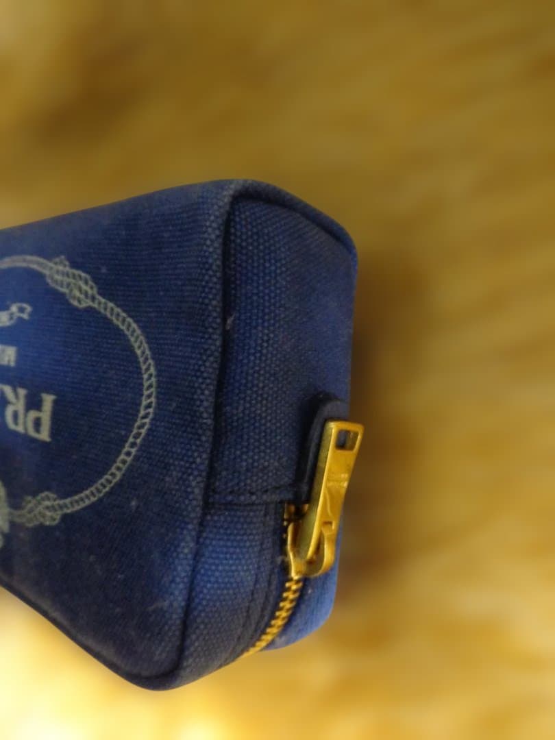 PRADA ネイビーキャンバスポーチ