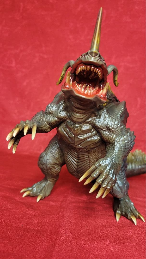 特*屋様 海洋堂メガサイズソフビキット完成品　ネロンガ　ガレージキット　原型松村