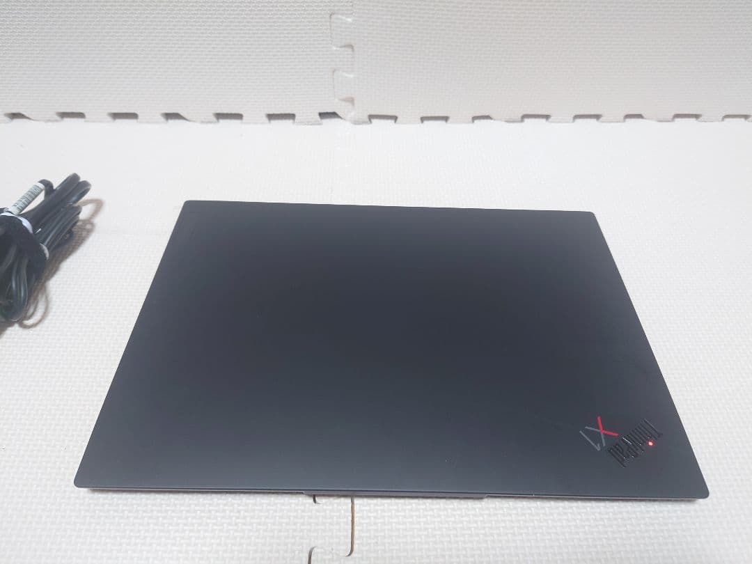 Thinkpad X1 Carbon Gen10/i5-1235U/カーボン素材