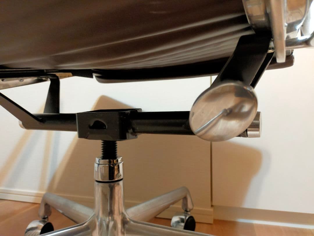 ハーマンミラー_イームズ ヴィンテージアルミナ ムグループ マネージメントチェア