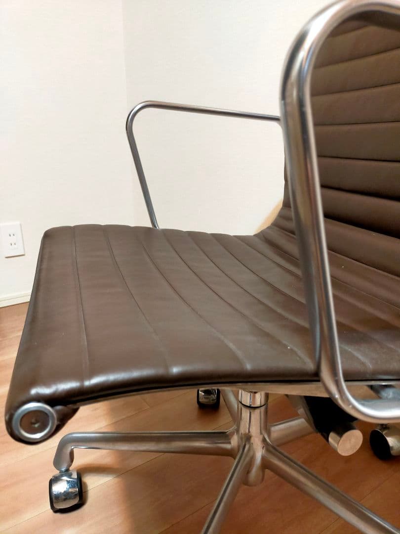 ハーマンミラー_イームズ ヴィンテージアルミナ ムグループ マネージメントチェア
