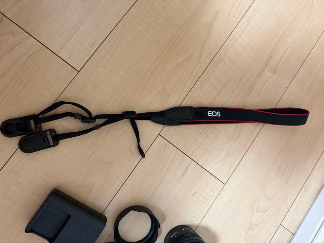 Canon EOS Kiss M2 本体と付属品