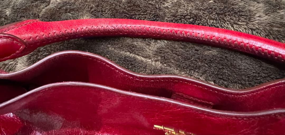 PRADA 赤 レザー ワンショルダー ホーボーバッグ