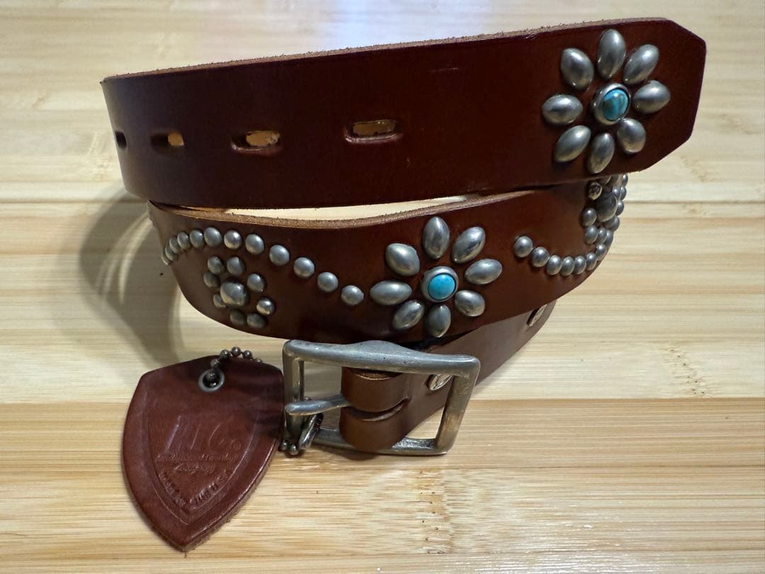 ⭐️新品⭐️HTC⭐️フラワーターコイズ⭐️シルバースタッズ⭐️ブラウンレザー⭐️34インチ