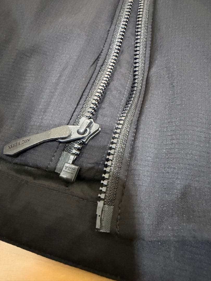 【未使用級】ARC'TERYXアークテリクス アトムフーディ 黒 S メンズ