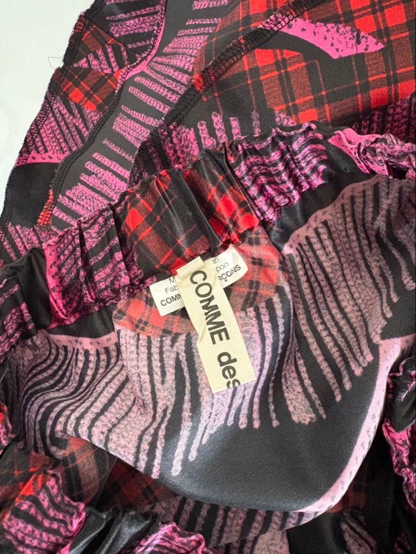 コムデギャルソン　スカート　フリル　リップ柄