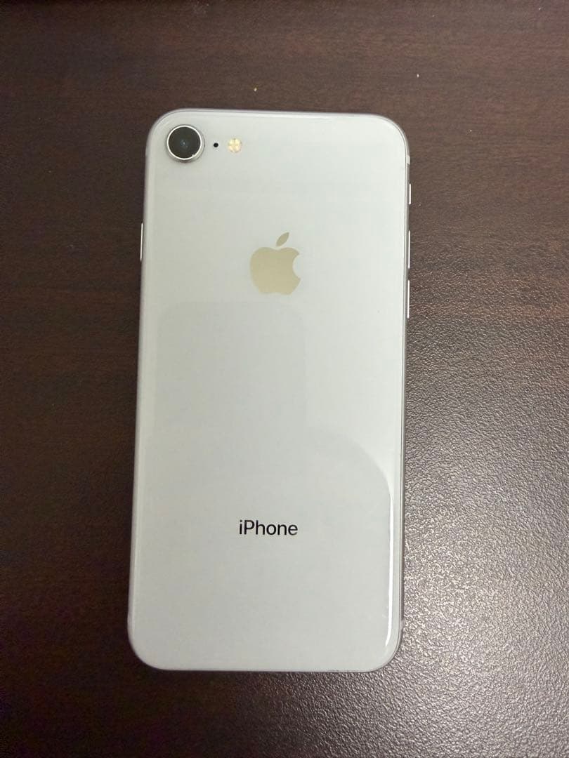 iPhone 8 64GB シルバー