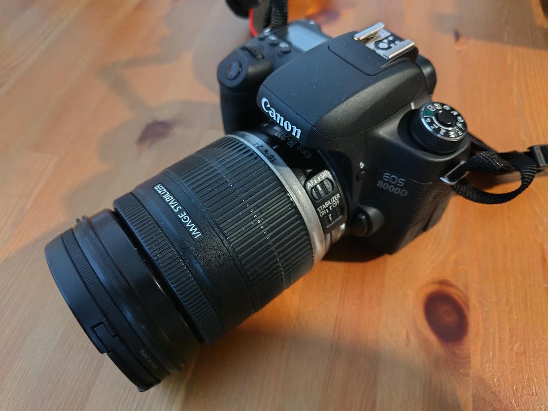 EOS 8000D EF-S18-135 IS STM レンズキット+SDカード