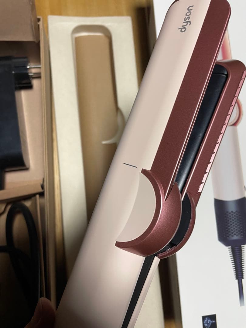 中国　韓国　ヨーロッパ　Dyson ドライヤー　ht01 ストレイトナー