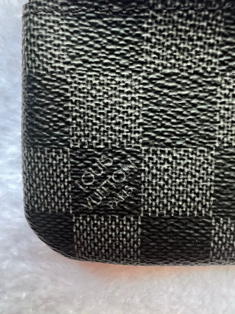 LOUIS VUITTON　ルイヴィトン　ケース　ダミエ　グラフィット