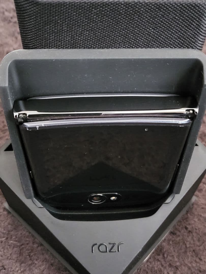 motorola razr 5g 1年使用　国内購入　基盤交換済