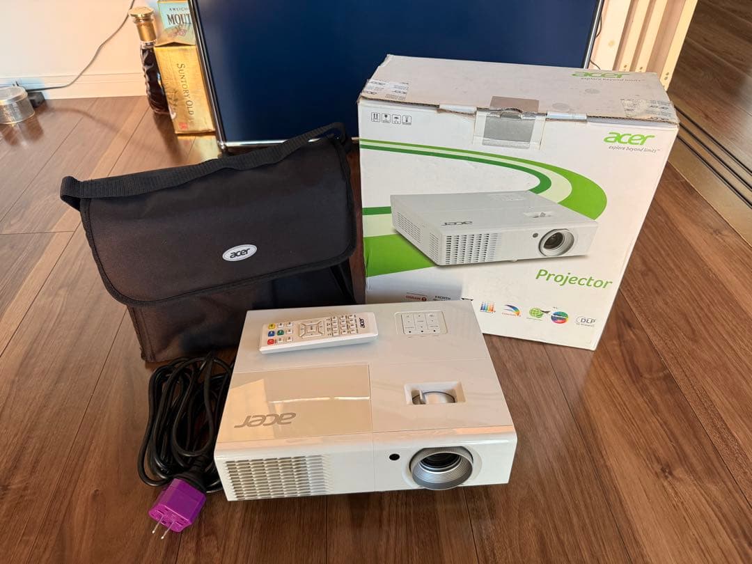 Acer H5370BD プロジェクター(ケース・3Dメガネ・リモコン付き）