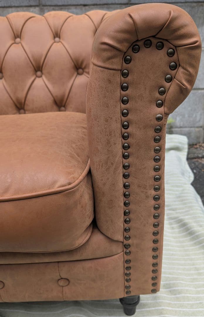 VINCENT PUレザーコンパクトチェスターフィールドシングルソファ　①