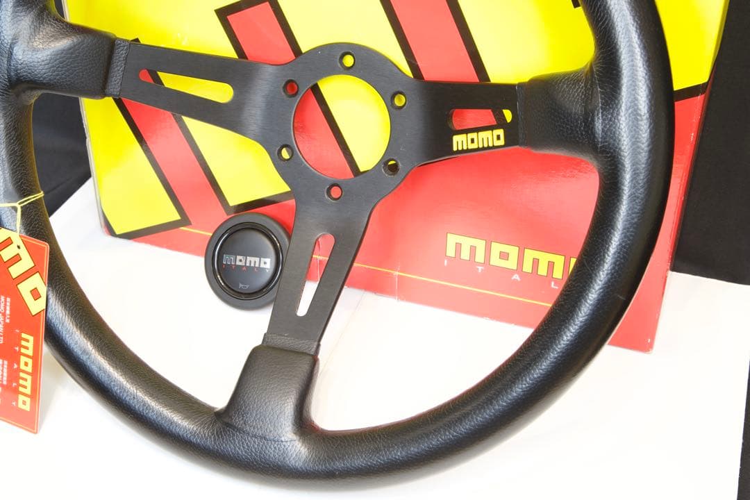 モモ(Momo) ステアリング MOD.08 35パイ BK M-58