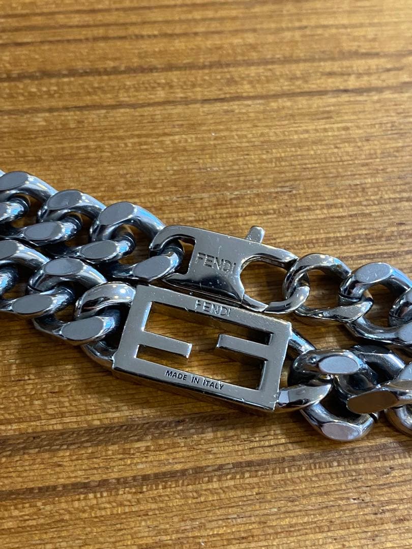 目黒蓮さん着用　FENDI バケットネックレス