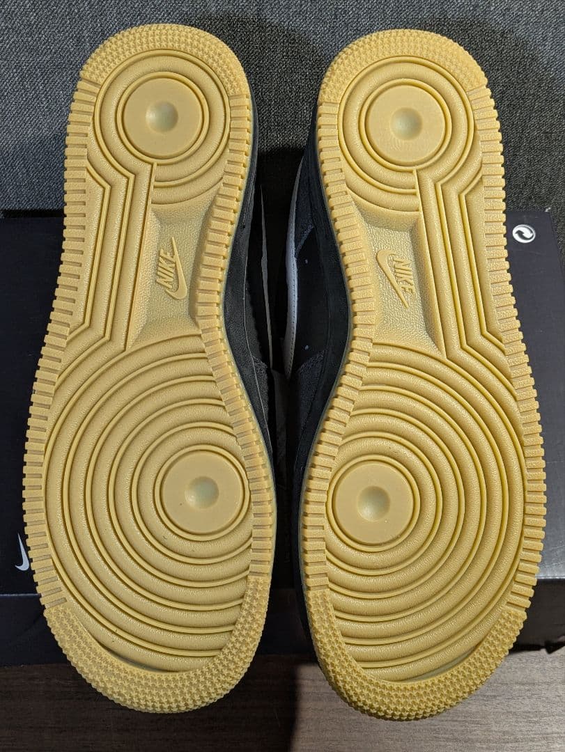 ナイキ エアフォース 1 07 LV8 ブラック ガム ホワイト　新品　未使用