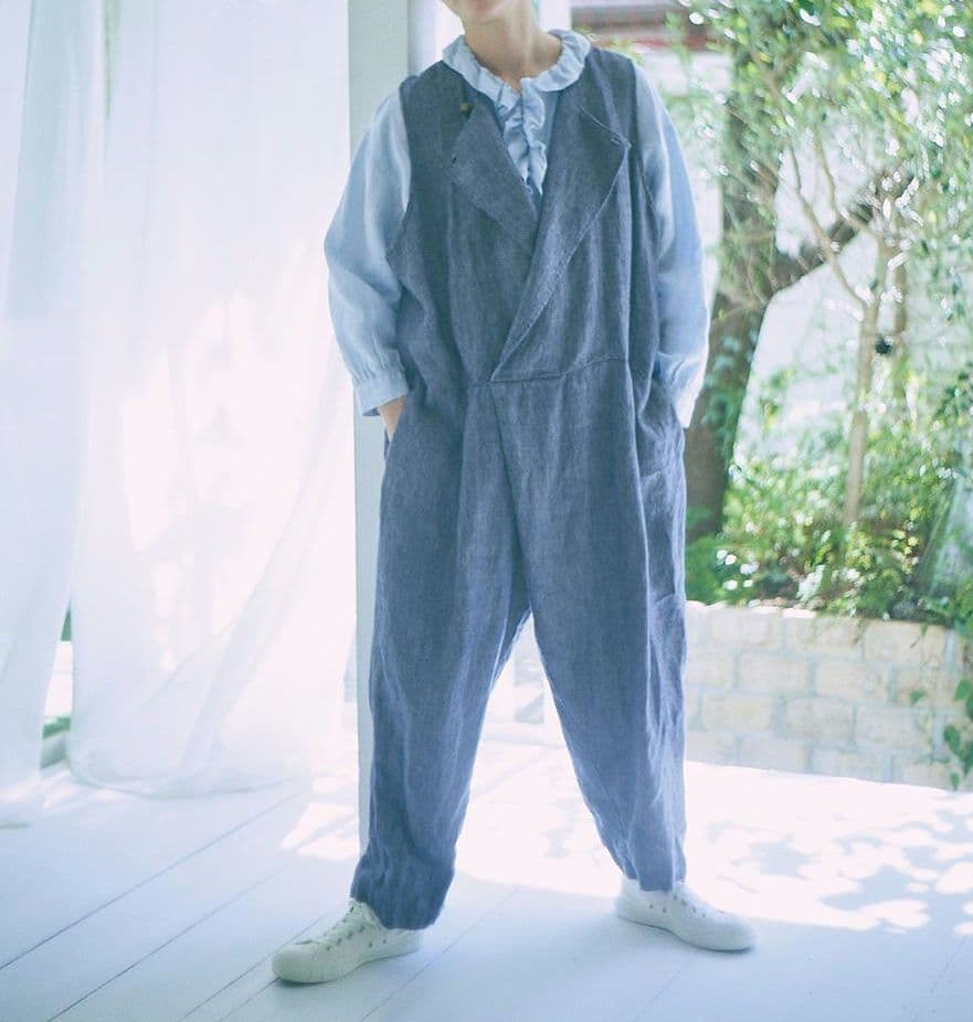 ツムグ／立体フリル リネンブラウス ライトブルー サックス 長袖 フリルシャツ