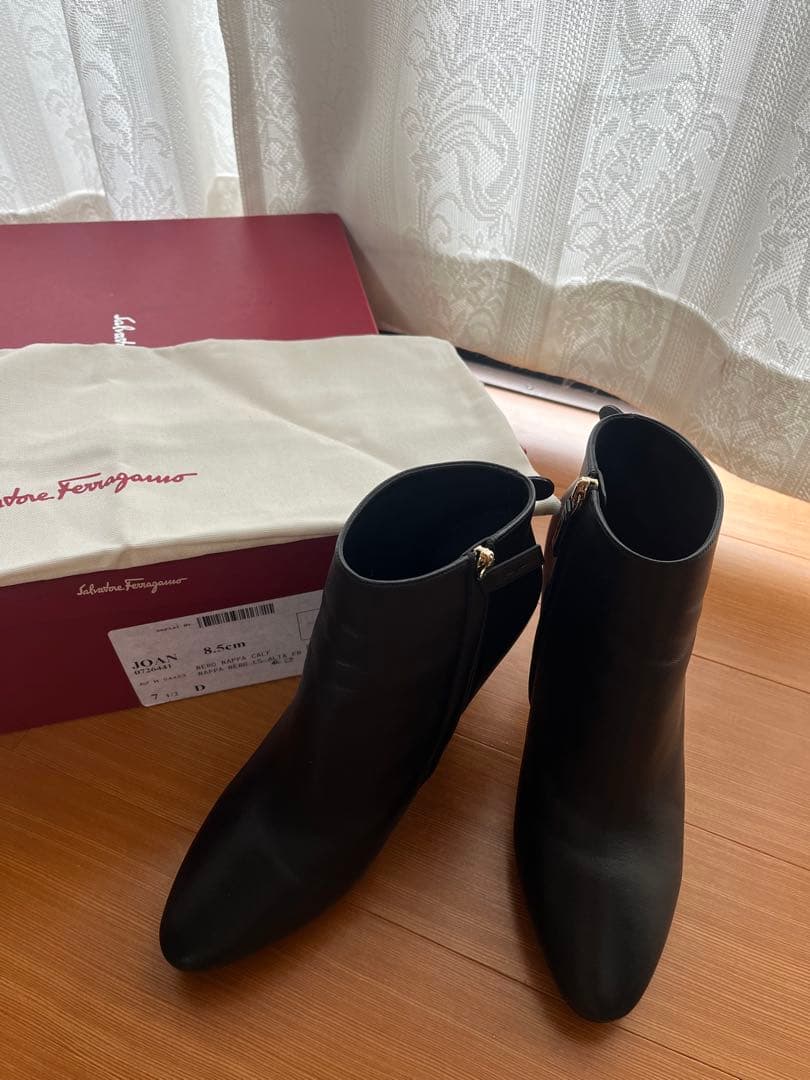 【最終値下】 Salvatore Ferragamo ブラックアンクルブーツ