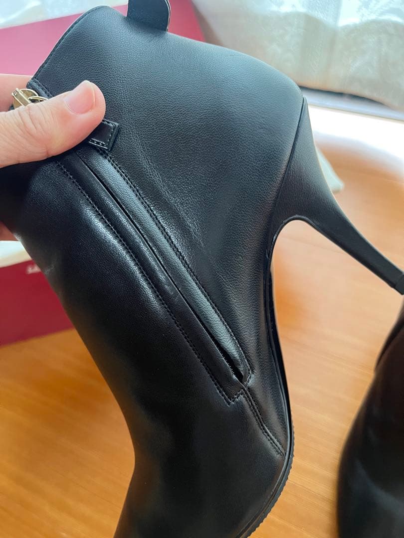 【最終値下】 Salvatore Ferragamo ブラックアンクルブーツ