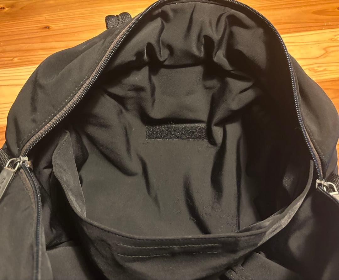 【希少・安心鑑定】MIU MIU ボストンバッグ・カジュアルバッグ 黒 男女兼用