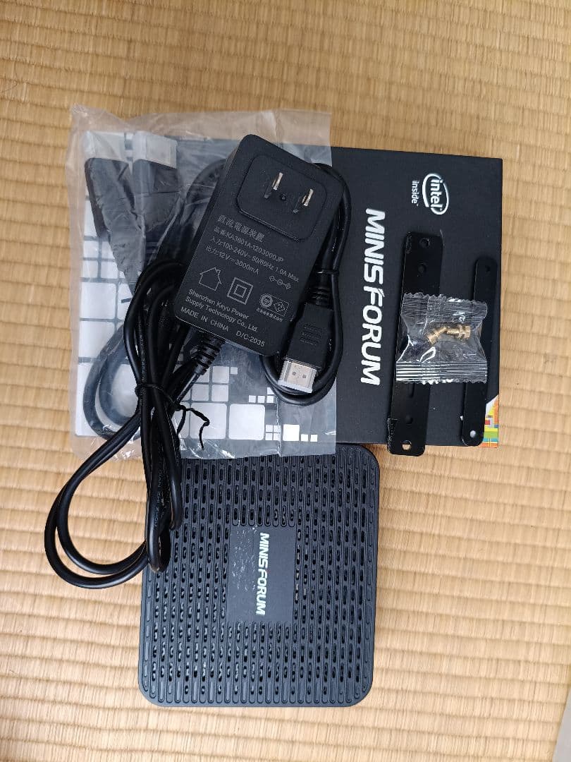 MINIS FORUM ミニPC ブラック 本体と付属品