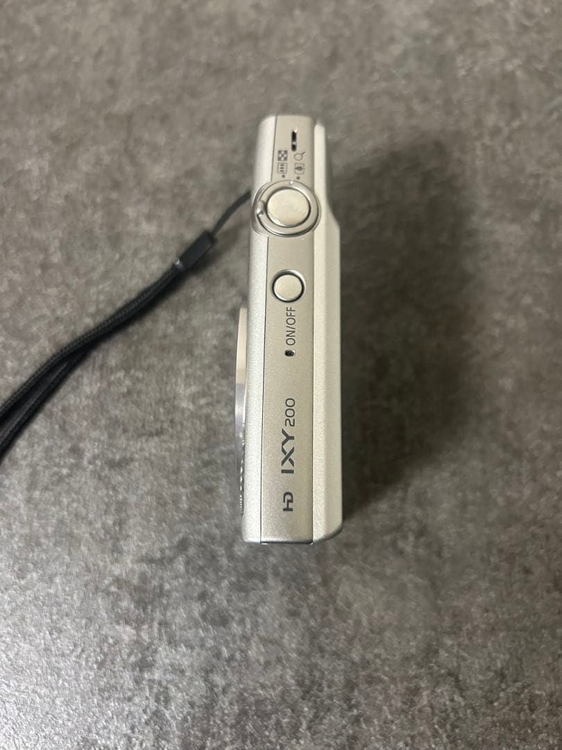 Canon IXY 200 コンパクトデジタルカメラ　シルバー