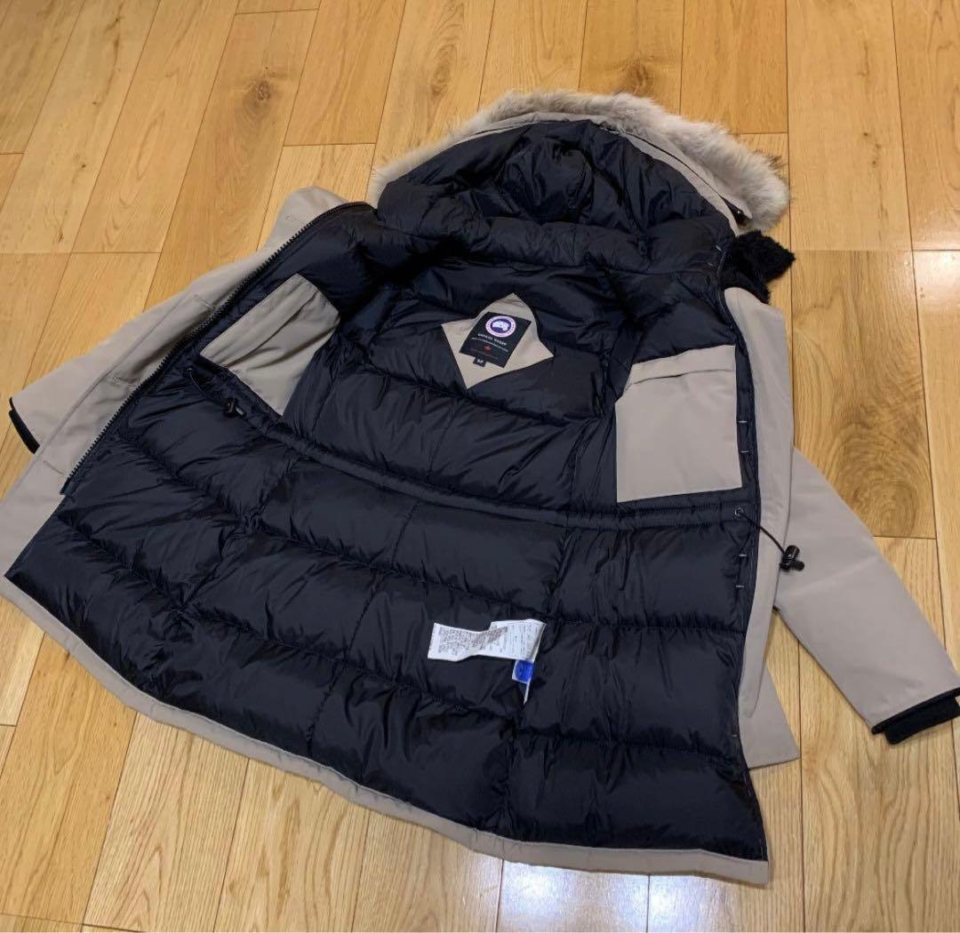   ベージュ ダウンジャケット