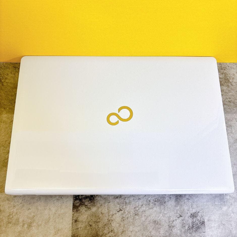 かわいい白❣快適ノートパソコン✨SSD搭載 カメラ付き 薄型 Windows11