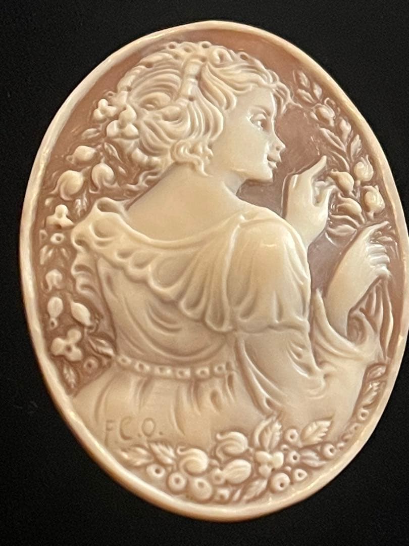 【新品】ＦＣＯ氏作　女性彫刻 高級シェルカメオルース 60ｍｍ×45ｍｍ