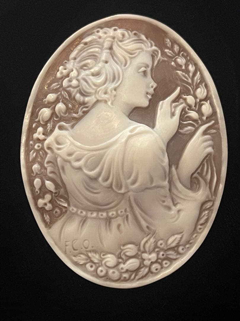 【新品】ＦＣＯ氏作　女性彫刻 高級シェルカメオルース 60ｍｍ×45ｍｍ