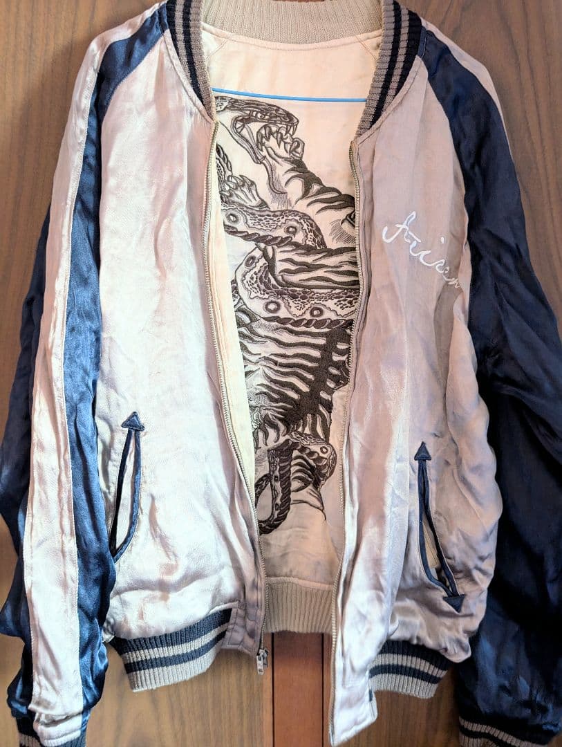 AVIREX、蛇とトラ刺繍 スカジャン アイボリー ネイビー