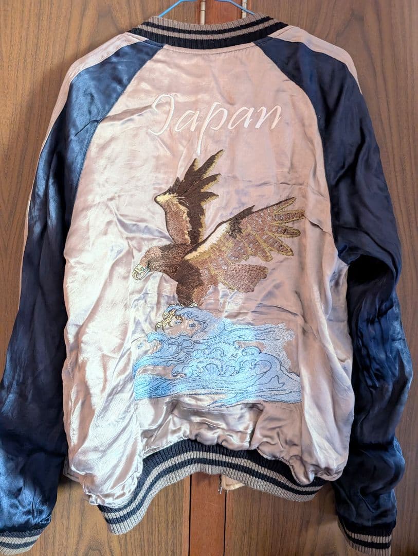 AVIREX、蛇とトラ刺繍 スカジャン アイボリー ネイビー