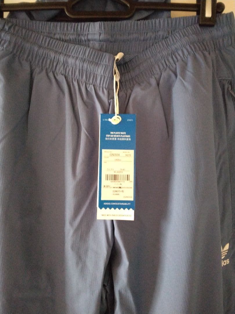 新品未使用　アディダス　メンズ　シャカシャカ　上下　Mサイズ　オリジナルス