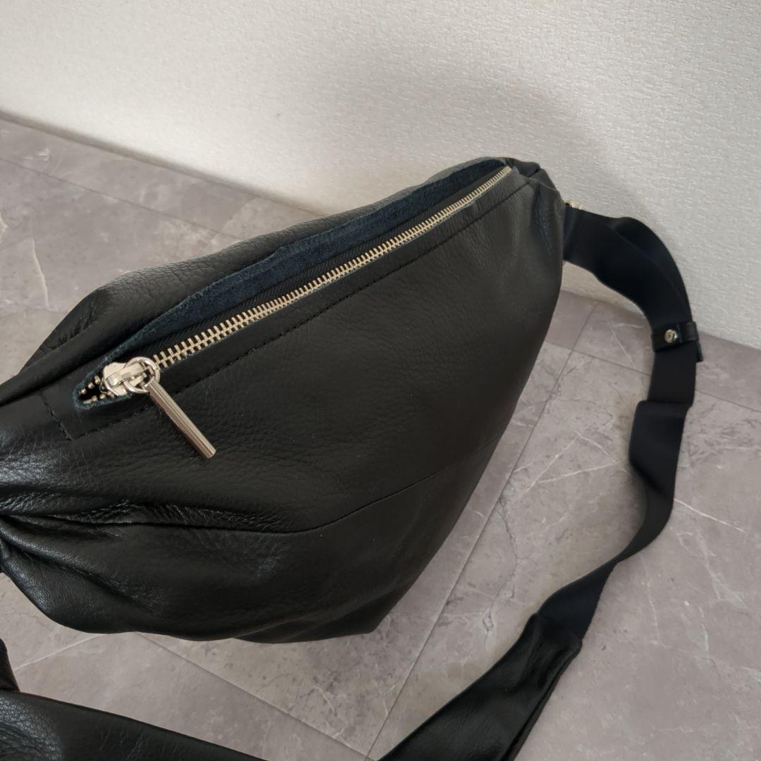 美品☆POMTATA ブラックレザー ショルダーバッグ ボディバッグ ポンタタ