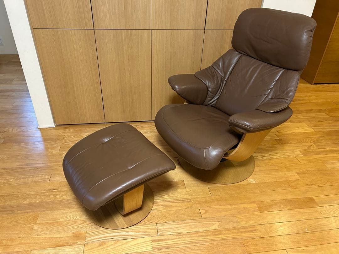 カリモクパーソナルチェア（ザ ファースト） オットマン付き