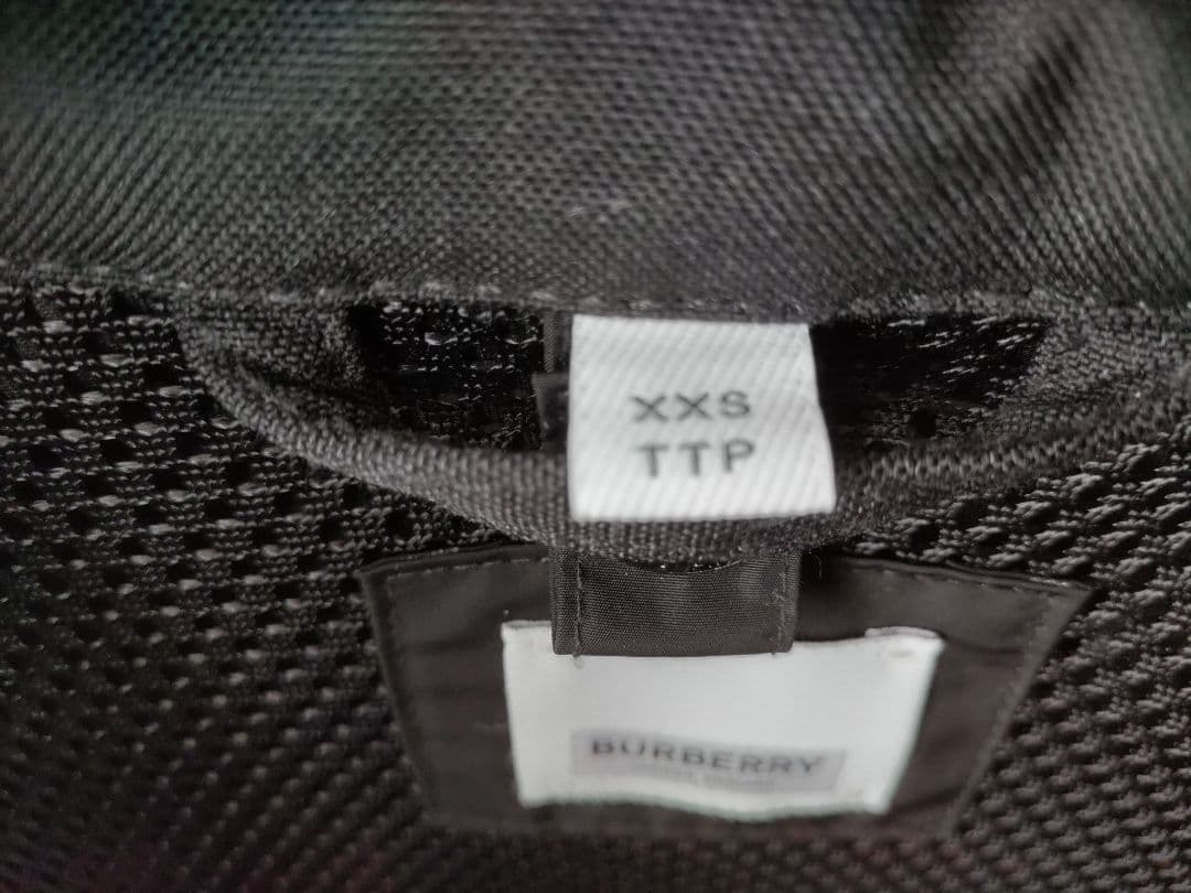 バーバリー　未使用　ナイロンジャケット　新タグ　Mサイズ