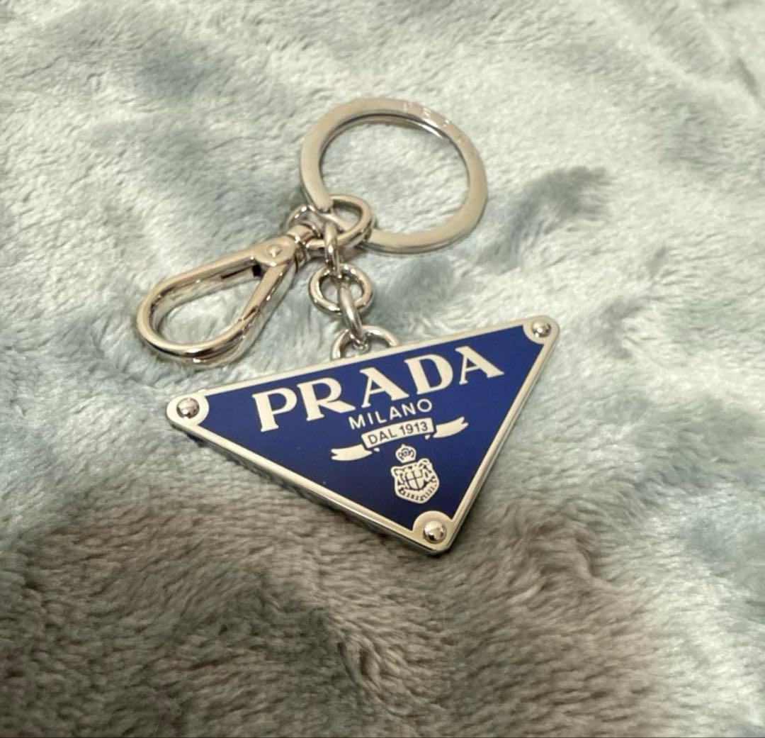 新品未使用PRADA トライアングル　キーリング　ブルー