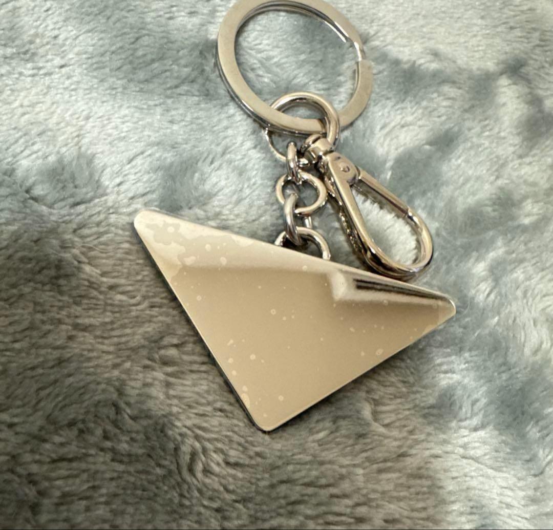 新品未使用PRADA トライアングル　キーリング　ブルー