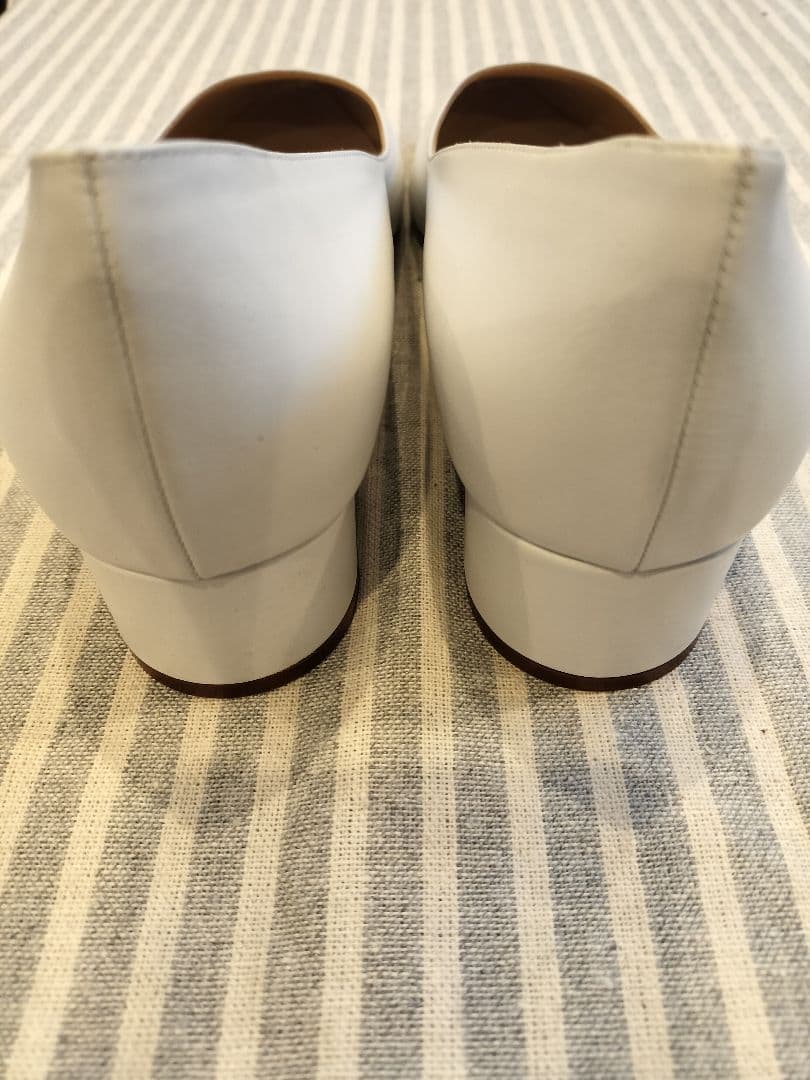 MANOLO BLAHNIK　リストニー